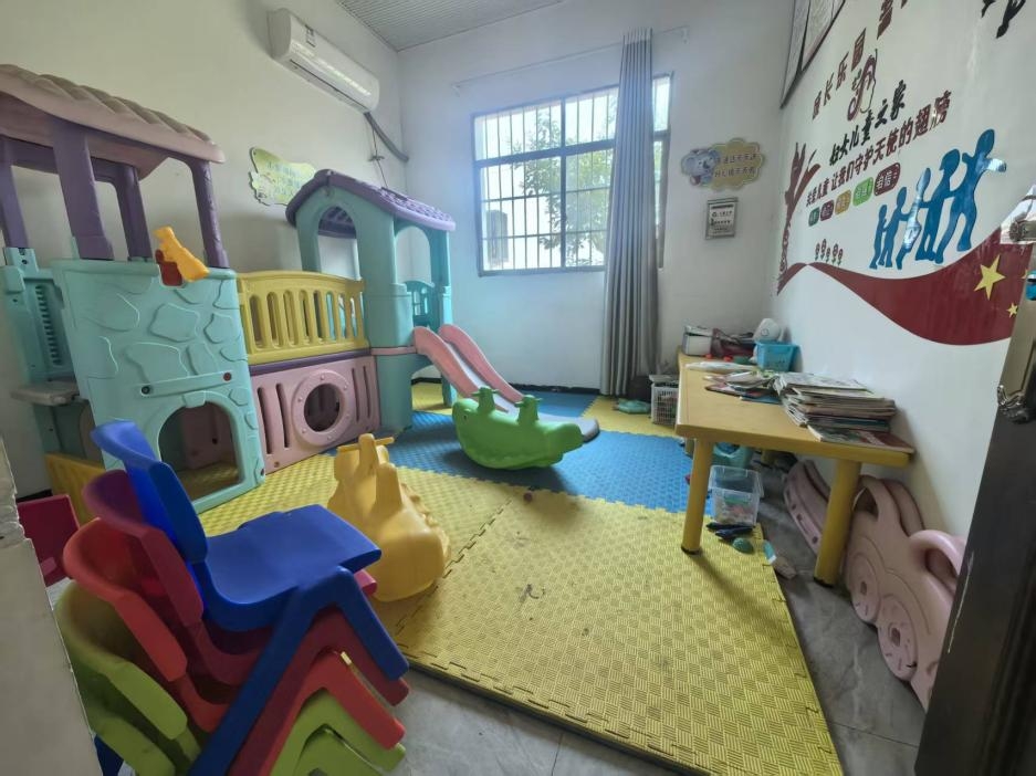 儿童游乐室：配套儿童图书、趣味游乐与益智设施，环境安全温馨，免费向辖区儿童开放，是孩子休闲玩乐、益智成长的童趣天地。