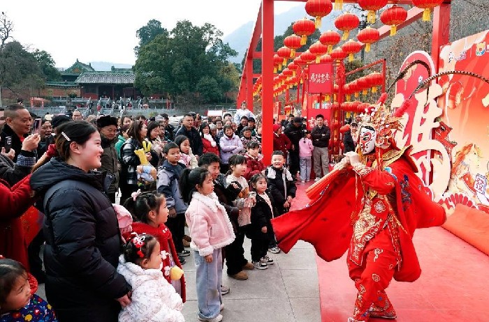 逛明代古城、玩冰雪世界 四川绵阳平武“文化大餐”让游客收获满满