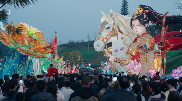 当千年非遗遇上赛博国潮，在自贡灯会的光影里共度中国年