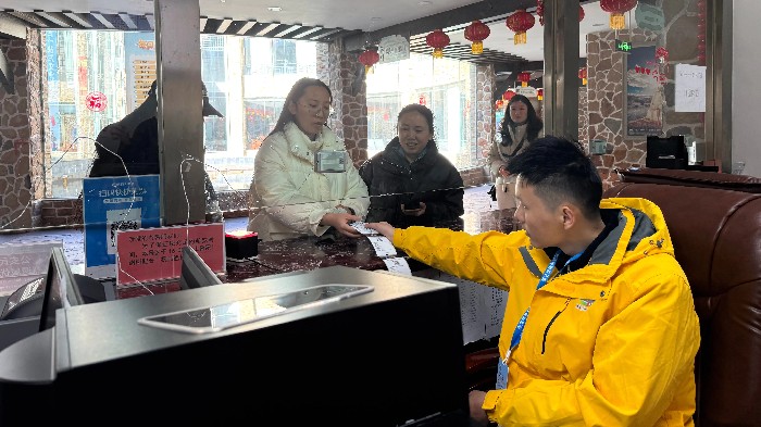 甘孜州景区终身门票核销首日 游客点赞便捷超值