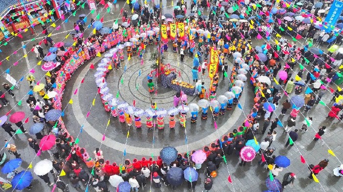 古蔺大寨宝佤踩山节祈福纳祥 5万余游客奔赴苗乡沉浸式感受民族风情