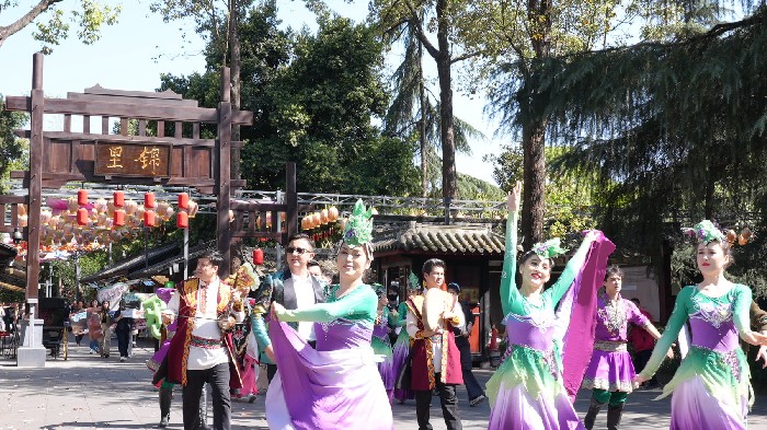 跨越山川的携手，吐鲁番与成都签署多项文旅合作协议