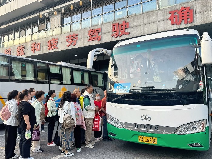 从“杜甫”开公交看文旅NPC的“破圈”与“立心”
