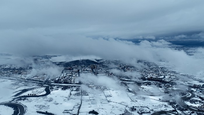 四川若尔盖：四月飞雪绘“冬”春 高原景色醉游人