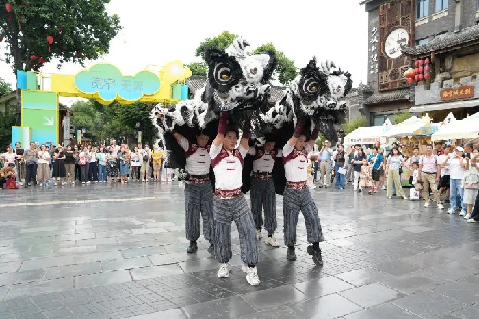 舞剧《醒·狮》燃动蓉城街巷！来宽窄巷子解锁文商旅融合新范式