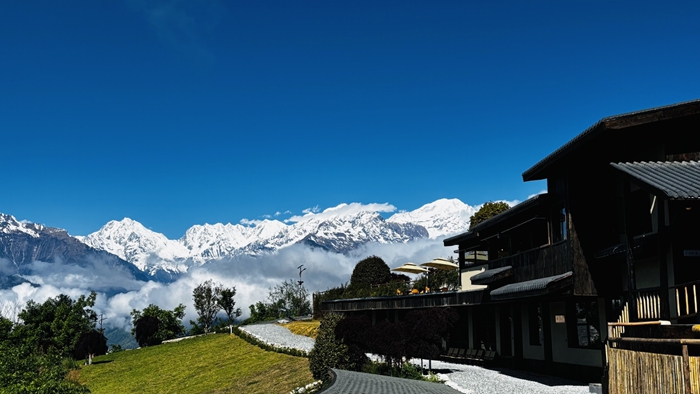 雪山脚下花海如画，村民家门口端起“旅游碗” ——泸定县古鲁海花海乐园试运行
