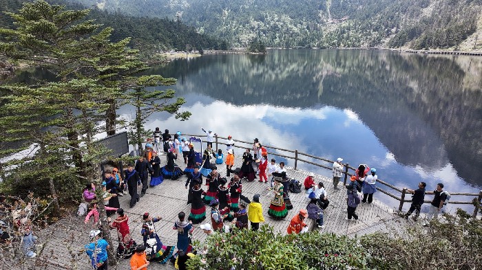从“邻居”变“队友”，凉山景区多了新玩法