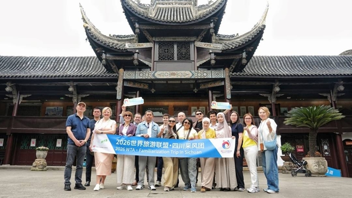 世界旅游联盟四川采风团到访自贡 考察彩灯井盐文化