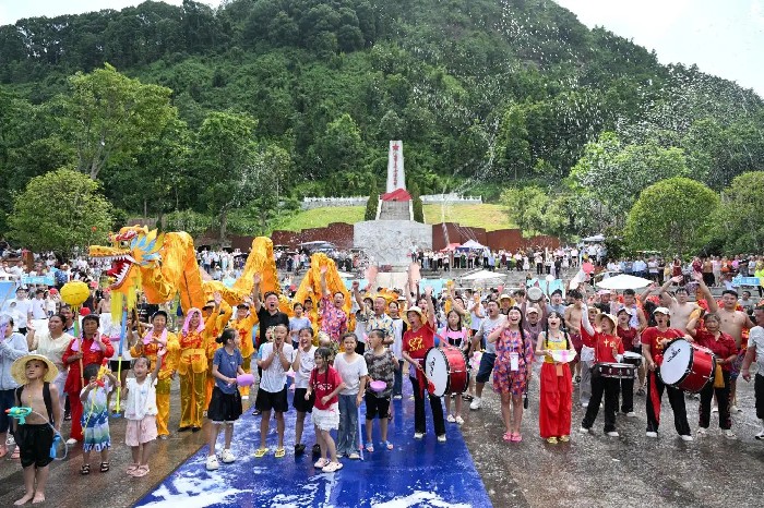 水龙迎福清凉九丝 宜宾六月六水龙民俗活动闹热一整天