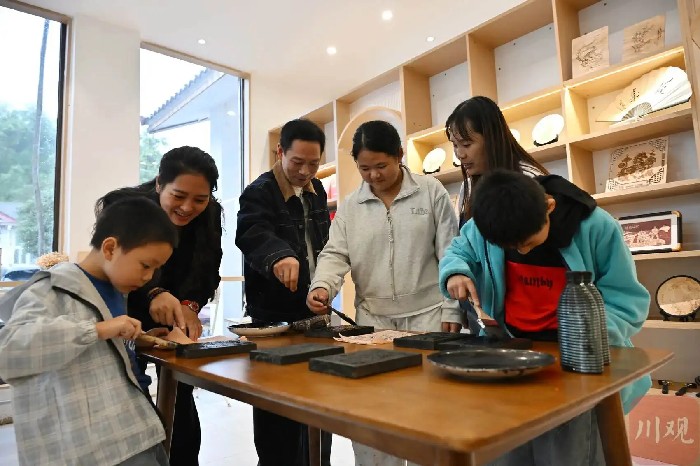 老屋“变身”非遗工坊 德阳小乡村解锁文旅新玩法