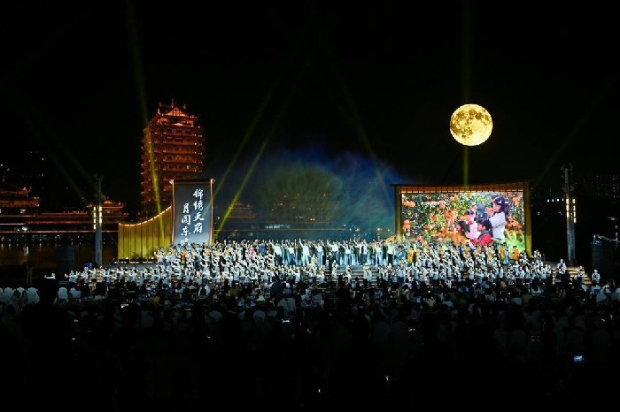 2026年四川省“万人赏月诵中秋”集中展演活动在眉山举行