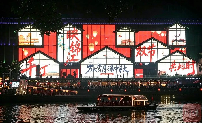 当国漫遇见锦江水 IP实景夜游升级成都夜间文旅体验