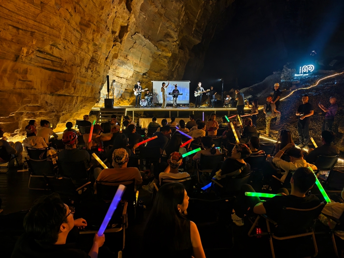 沙湾大溪沟解锁“探洞+音乐”避暑新玩法
